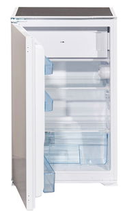 Offener Kühlschrank mit Gefrierfach, Ansicht von vorne links