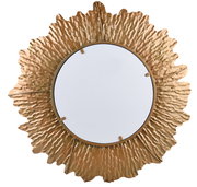 Runder Spiegel mit einem Durchmesser von 80 cm, umgeben von einem goldfarbenen, strukturierten Rahmen in Sonnenform. Ansicht von vorne.