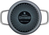 Topfansicht eines WMF Fusiontec Topfes mit zwei Griffen, geeignet für alle Herdarten, Made in Germany.