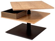 Moderne salontafel met draaibare houten bladen en een zwart metalen onderstel, zijaanzicht