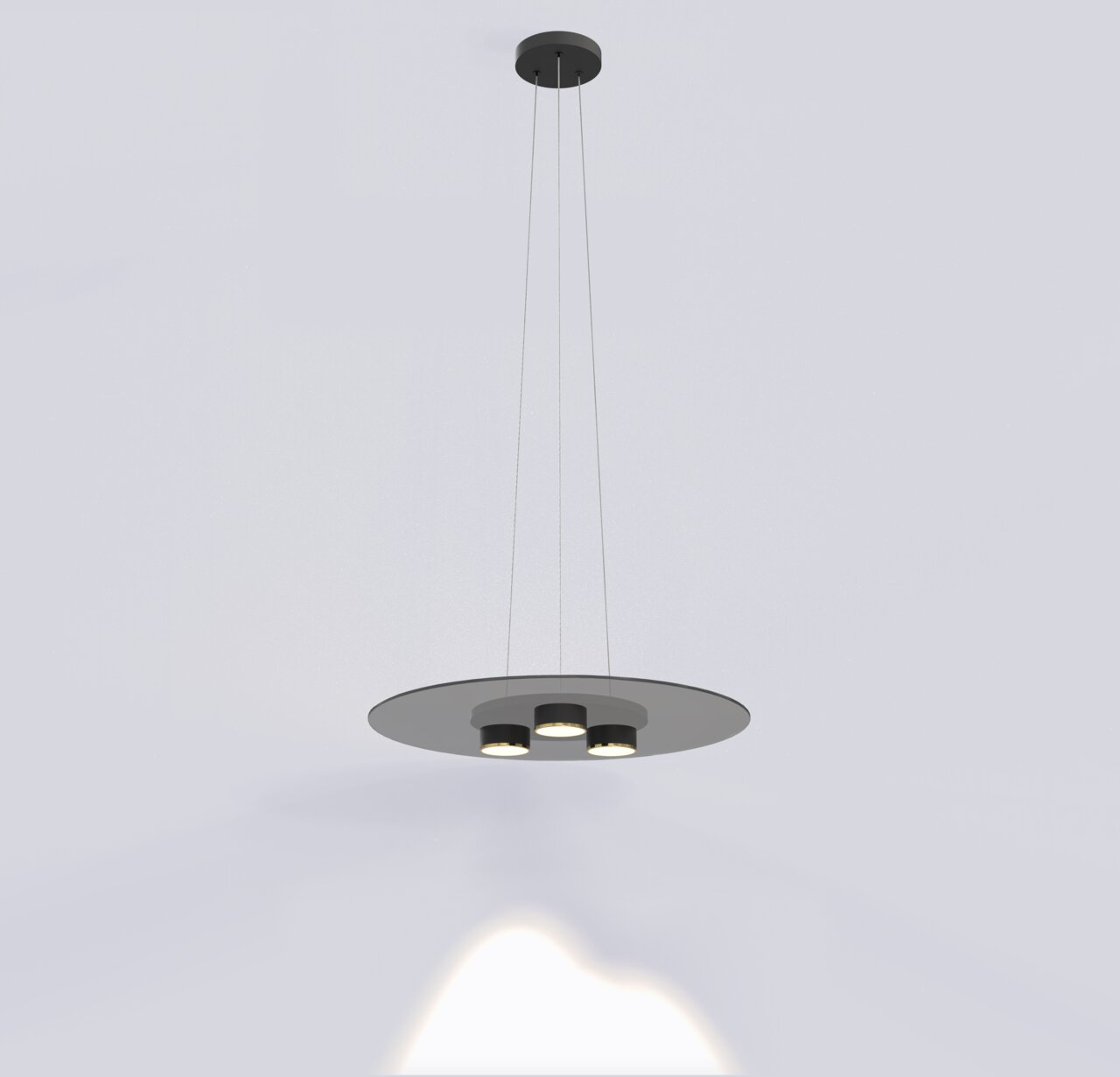 Moderne Pendelleuchte Lannion in schwarzem Design, von unten betrachtet, mit drei Lichtquellen und runder Abdeckung.