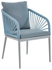 Moderner blauer Sessel mit Kissen, seitliche Perspektive