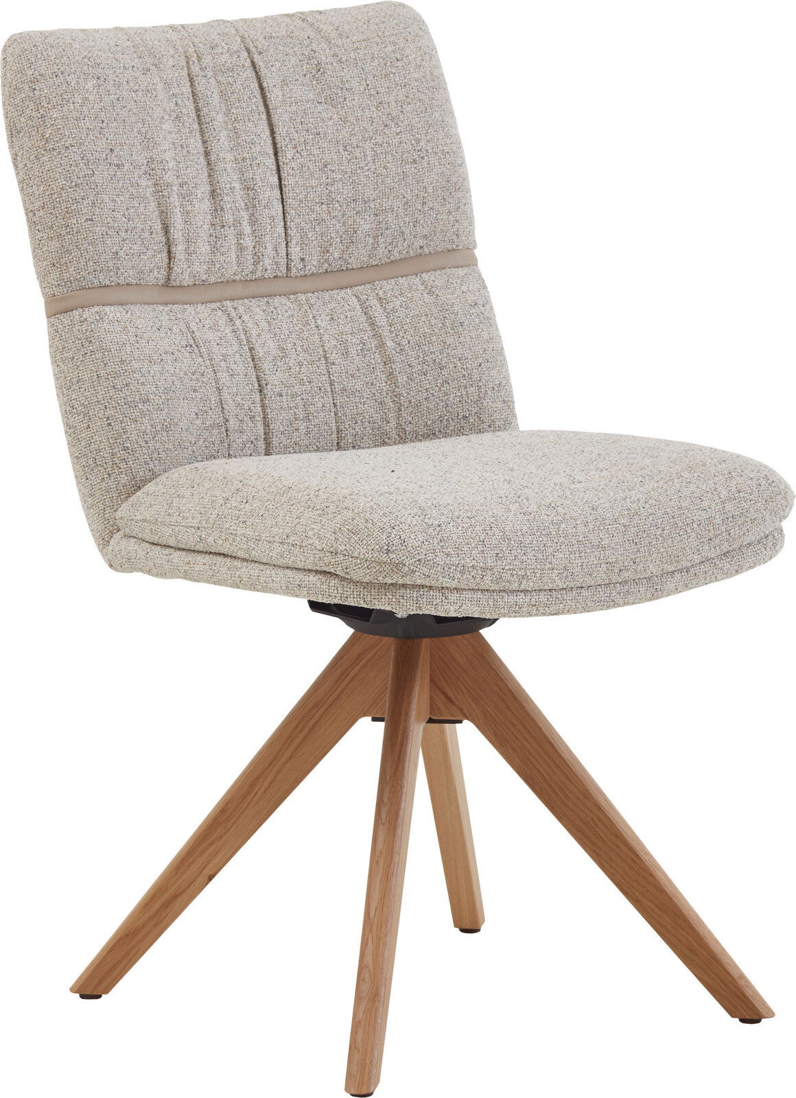 Gepolsterter Esszimmerstuhl mit hellbeigem Stoffbezug, gesteppter Rückenlehne und vierbeinigem Holzgestell, schräg von vorne links fotografiert.