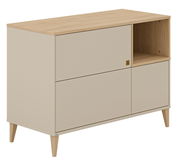 Kommode Paidi MILA&BEN in hellem Holzdesign mit drei Schubladen und einem offenen Fach, seitliche Perspektive
