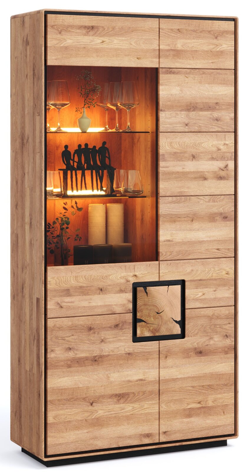 Landscape Kombi-Vitrine II BRIXEN Moderne Vitrine aus hellem Holz mit Glasfach und warmer LED-Innenbeleuchtung, seitlich rechts mit Holztür und schwarzem Griffdetail; Frontansicht in leichter Schrägperspektive von links.