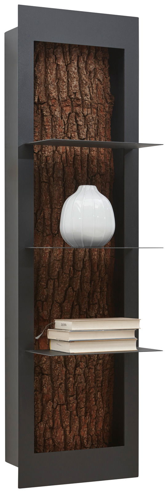 Hängeregal mit rustikaler Holzrückwand, zwei Glasböden, einer weißen Vase und Büchern, seitliche Perspektive