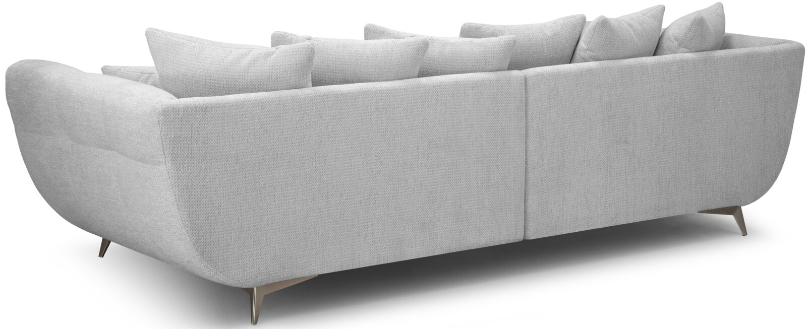 Helles, gepolstertes Stoffsofa mit mehreren Rückenkissen und schlanken Metallfüßen, Ansicht von hinten schräg rechts