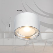 Weiße Deckenleuchte aus Metall, Modell SERENA von Globo Lighting, aus der Perspektive von unten gezeigt, mit eingeschaltetem Licht.