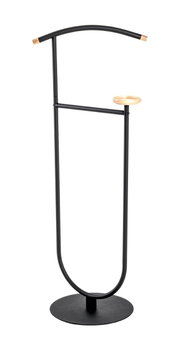 Schwarzer Metall-Herrendiener/Kleiderständer mit rundem Standfuß, gebogenem Kleiderbügel oben und kleiner Ablageschale aus hellem Holz, freigestellt in frontaler Ansicht.