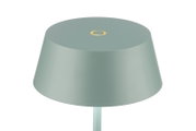Groene accu-tafellamp gezien vanuit vogelperspectief, met een ronde, platte kap en een geel accent.