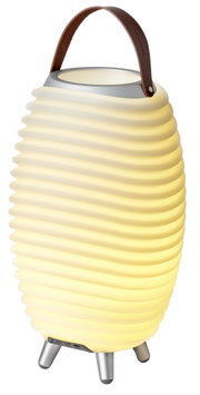 Een ovale lamp en luidspreker op batterijen met een geribbeld oppervlak, een leren handvat en metalen voetjes, gezien vanaf de zijkant.