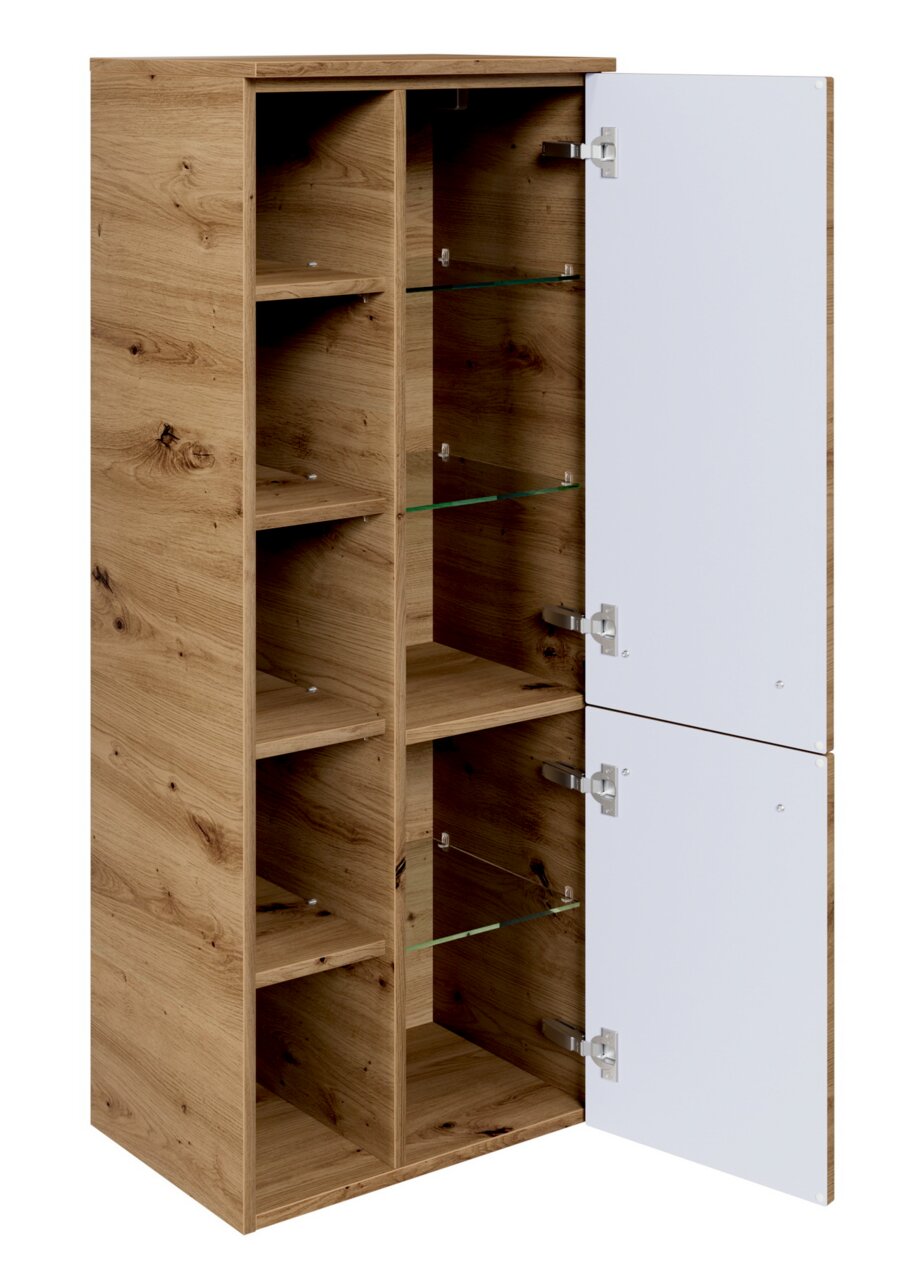 Houten kast van gemiddelde hoogte met geopende deur, met meerdere planken van glas en hout, gezien van rechtsvoor