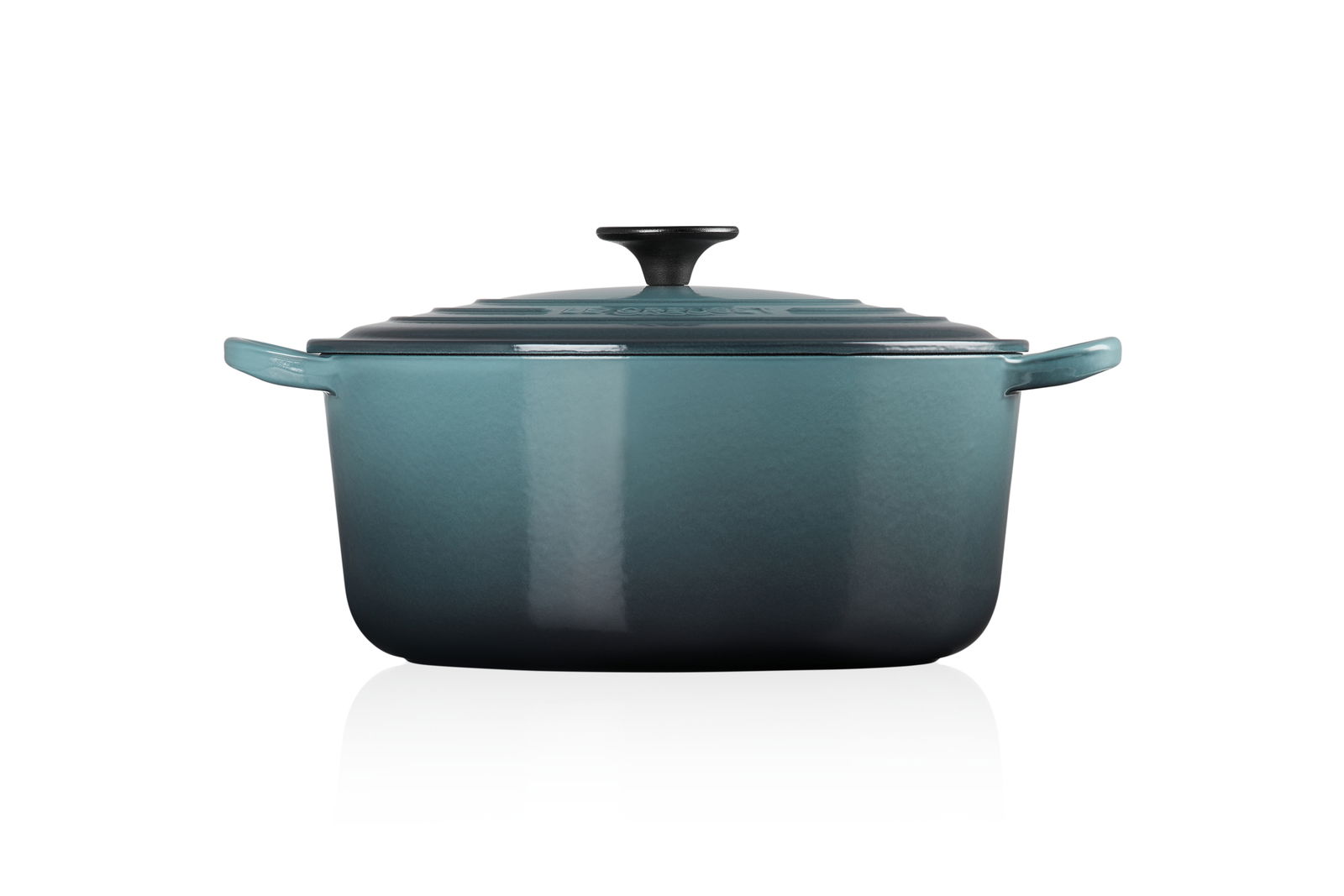 LE CREUSET Bräter 26 cm Tradition OCEAN Bräter 26cm Ocean in seitlicher Perspektive mit Deckel und Griffen