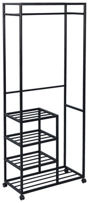 Schwarzer Garderobenwagen aus Metall mit mehreren Ablagen und Rollen, seitliche Perspektive