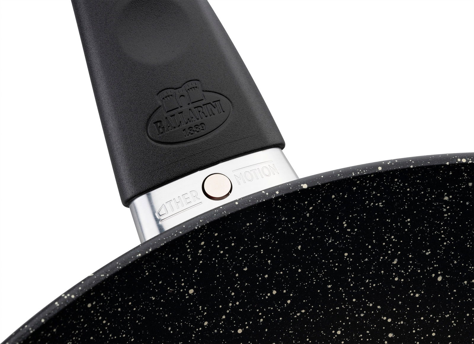 Nahaufnahme einer Bratpfanne mit schwarzem Griff und Thermo-Indikator, Blick auf den Griff und den Rand der Pfanne.