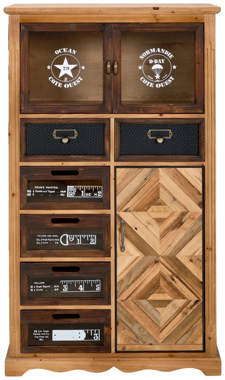 Vorderansicht einer rustikalen Kommode mit verschiedenen Schubladen und Türen, verziert mit grafischen Elementen und Schriftzügen.