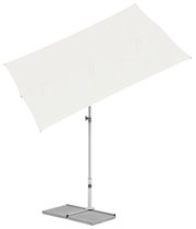 Moderner weißer Sonnenschirm mit rechteckigem Schirm und stabilem Standfuß, seitliche Perspektive