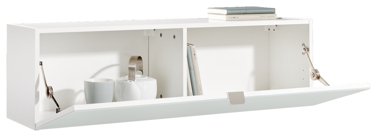 Weißer Hängeschrank mit geöffneter Klappe, seitliche Perspektive, zeigt Innenraum mit Tassen und Büchern