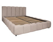 Polsterbettgestell in Beige mit hohem, gepolstertem Kopfteil und Lattenrost, seitliche Perspektive
