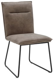 Moderner Stuhl mit gepolstertem Sitz und Rückenlehne in braunem Stoff, schwarzes Metallgestell, seitliche Perspektive