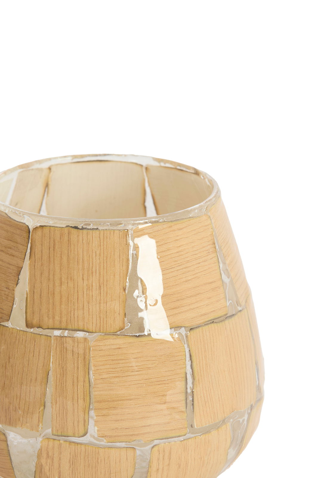 Light&Living Teelicht KUALA Nahaufnahme eines Teelichthalters mit holzähnlicher Mosaikstruktur, von oben betrachtet.