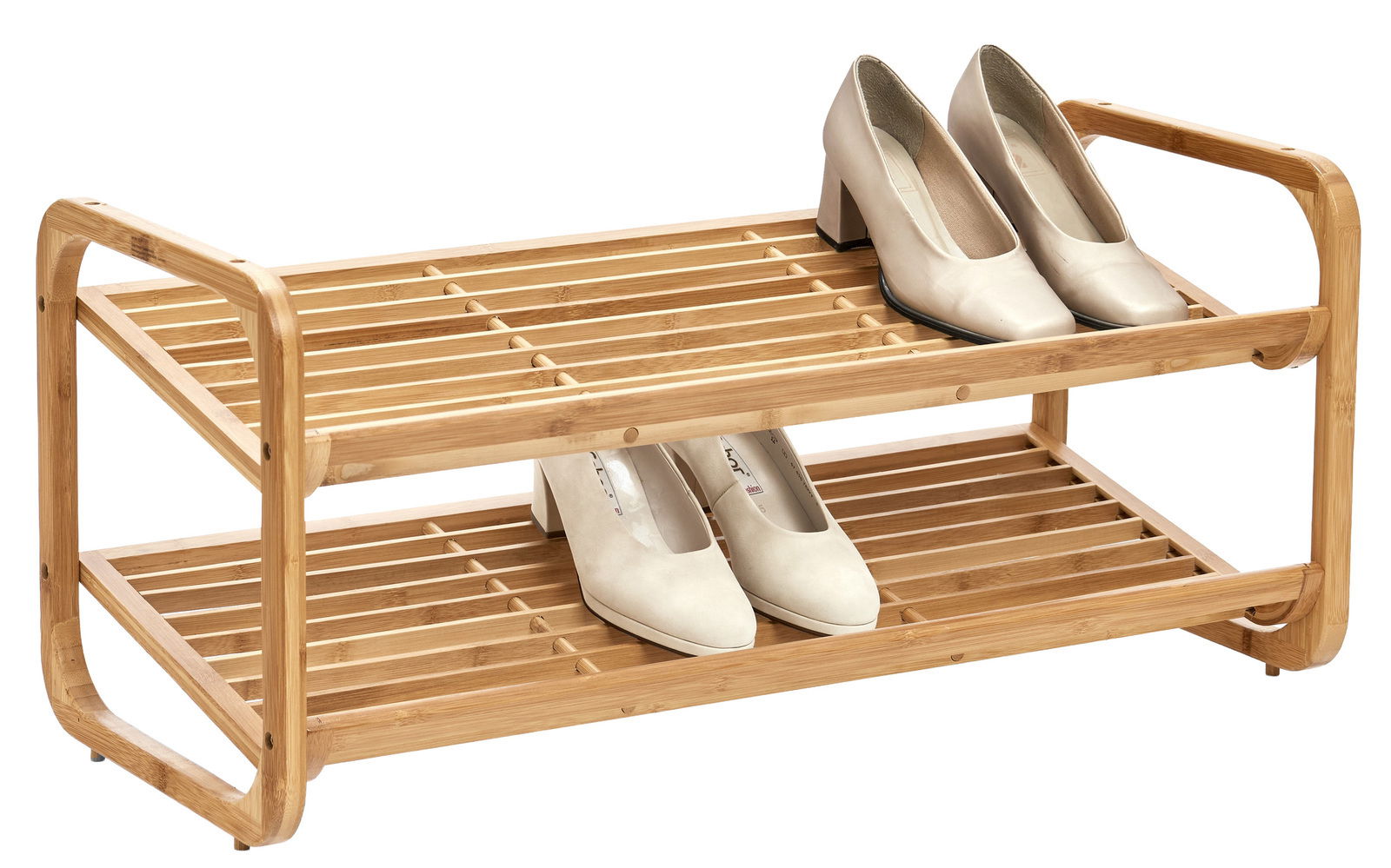 Schuhregal aus Holz mit zwei Ablagen, auf denen jeweils ein Paar beige Pumps steht, seitliche Perspektive
