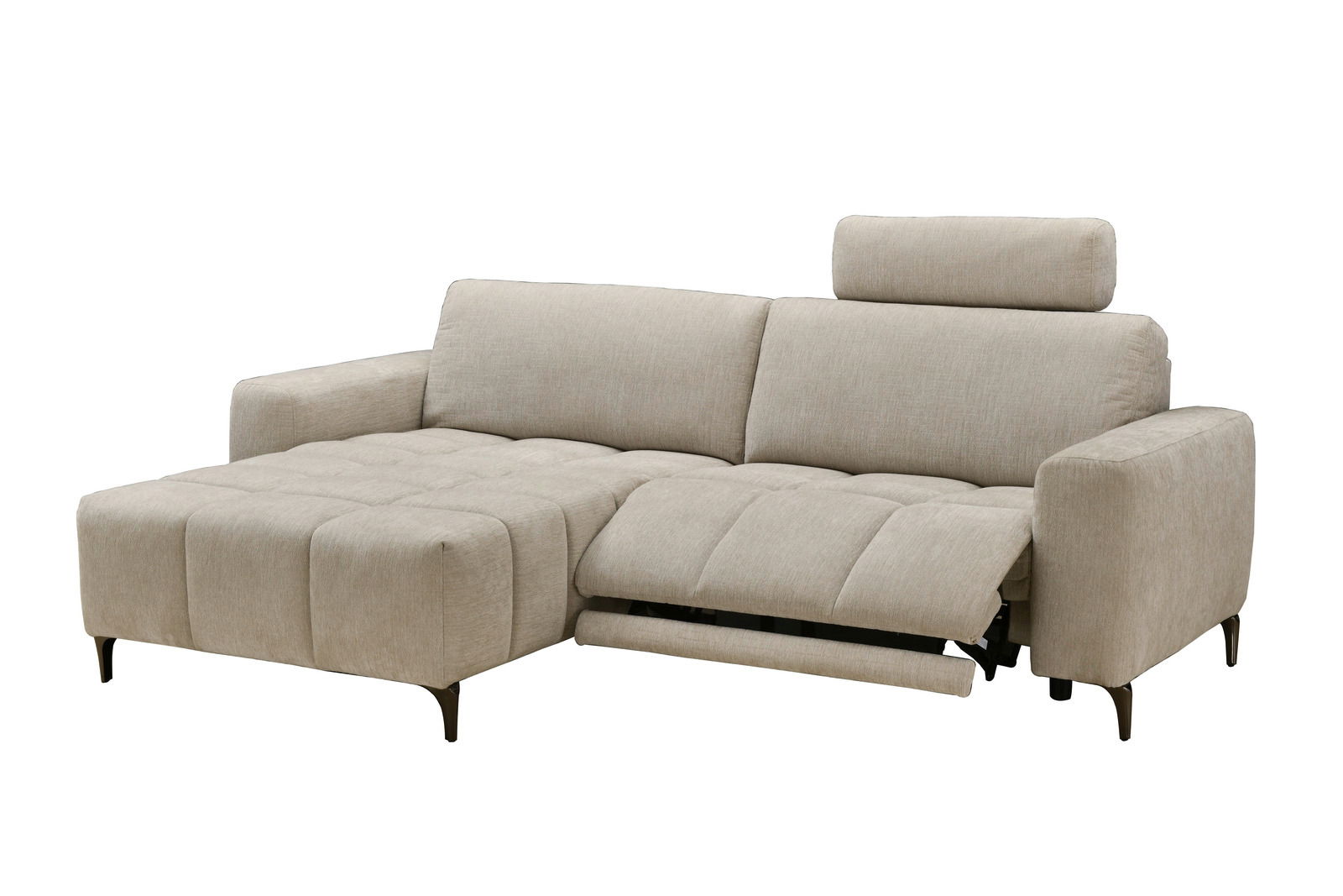 Beige Ecksofa mit verstellbarer Kopfstütze und ausziehbarem Fußteil, Perspektive von vorne links
