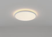 Runde LED-Deckenleuchte mit sanftem, warmweißem Licht, von unten betrachtet.
