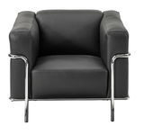 Moderner schwarzer Ledersessel mit verchromtem Gestell, Frontalansicht