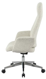 Seitenansicht eines modernen Chefsessels mit hellgrauem Stoffbezug und verchromtem Fußkreuz auf Rollen.