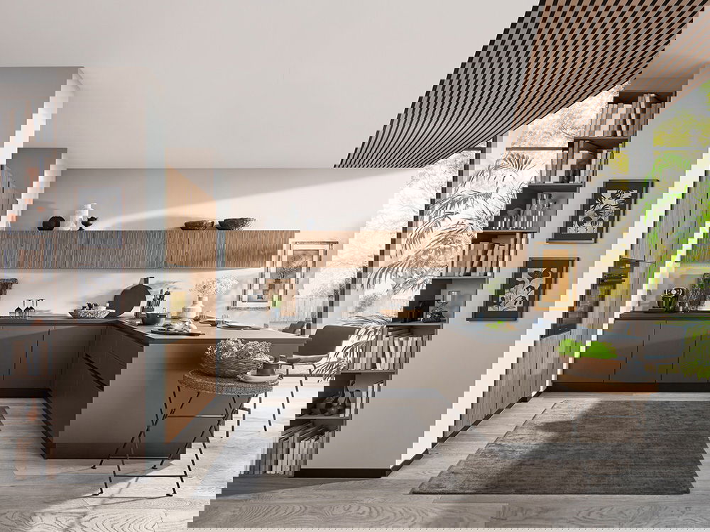 Helle, moderne L-Küche mit Holz- und Schwarzelementen, großem Fenster, offener Bücherwand und eleganter Dekoration.