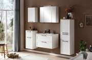 Moderner weißer Spiegelschrank in einem stilvollen Badezimmer, frontal betrachtet.