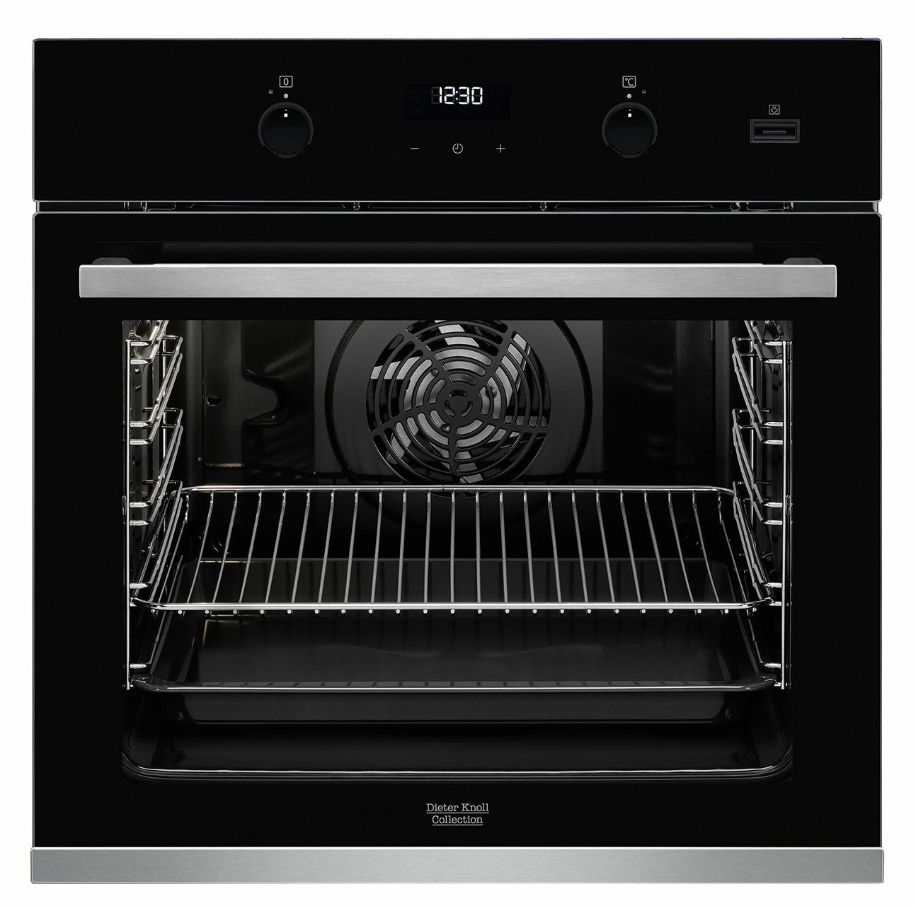Ein moderner Einbaubackofen mit geöffneter Tür, Sicht von vorne, zeigt Innenraum mit Gitterrost und Backblech.