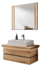 Moderne Badkombination mit Holzoptik, bestehend aus einem rechteckigen Waschbecken mit Unterschrank und einem großen Spiegel mit seitlichen Holzrahmen. Frontalansicht.