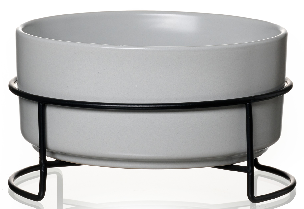 Grauer Napf in einem schwarzen Metallständer, seitliche Perspektive