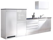 Moderner Küchenblock in Weiß mit mehreren Schränken und Schubladen, inklusive Spüle und Arbeitsfläche, seitliche Perspektive.