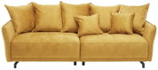Großes, senfgelbes Sofa mit mehreren Kissen, frontal fotografiert.