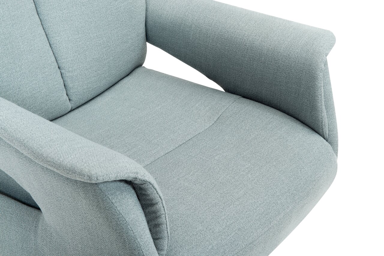 Nahaufnahme eines hellblauen Relaxsessels aus Stoff, Ansicht von oben.