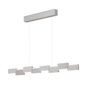 Moderne LED-Pendelleuchte in gebürsteter Metalloptik mit geometrisch versetzten, rechteckigen Leuchtelementen, aus schräger Vorderansicht von unten dargestellt