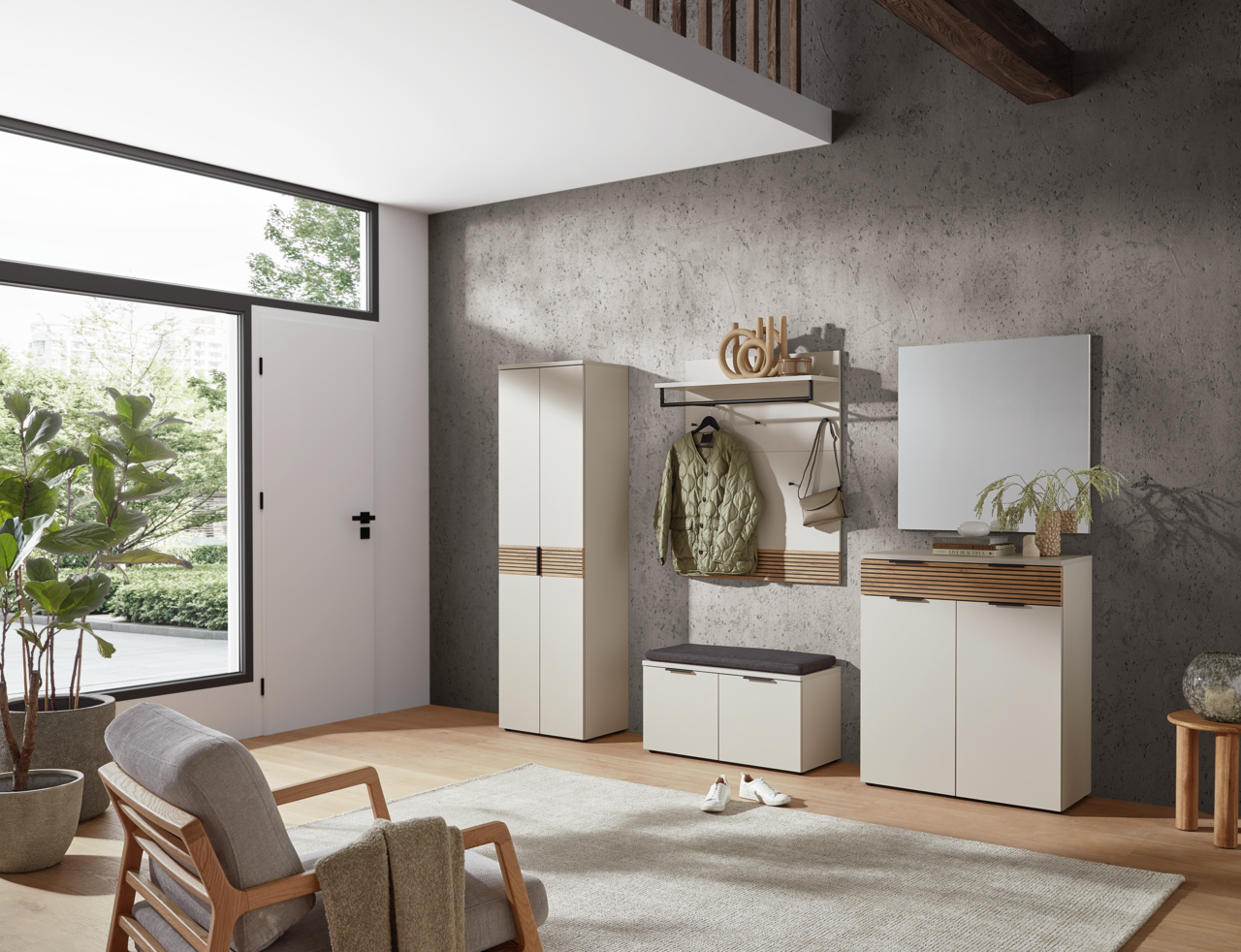 Moderne Garderobeneinrichtung mit Spiegel, Schuhschrank, Garderobenpaneel und Sitzbank in einem hellen Raum mit Blick auf die linke Seite.