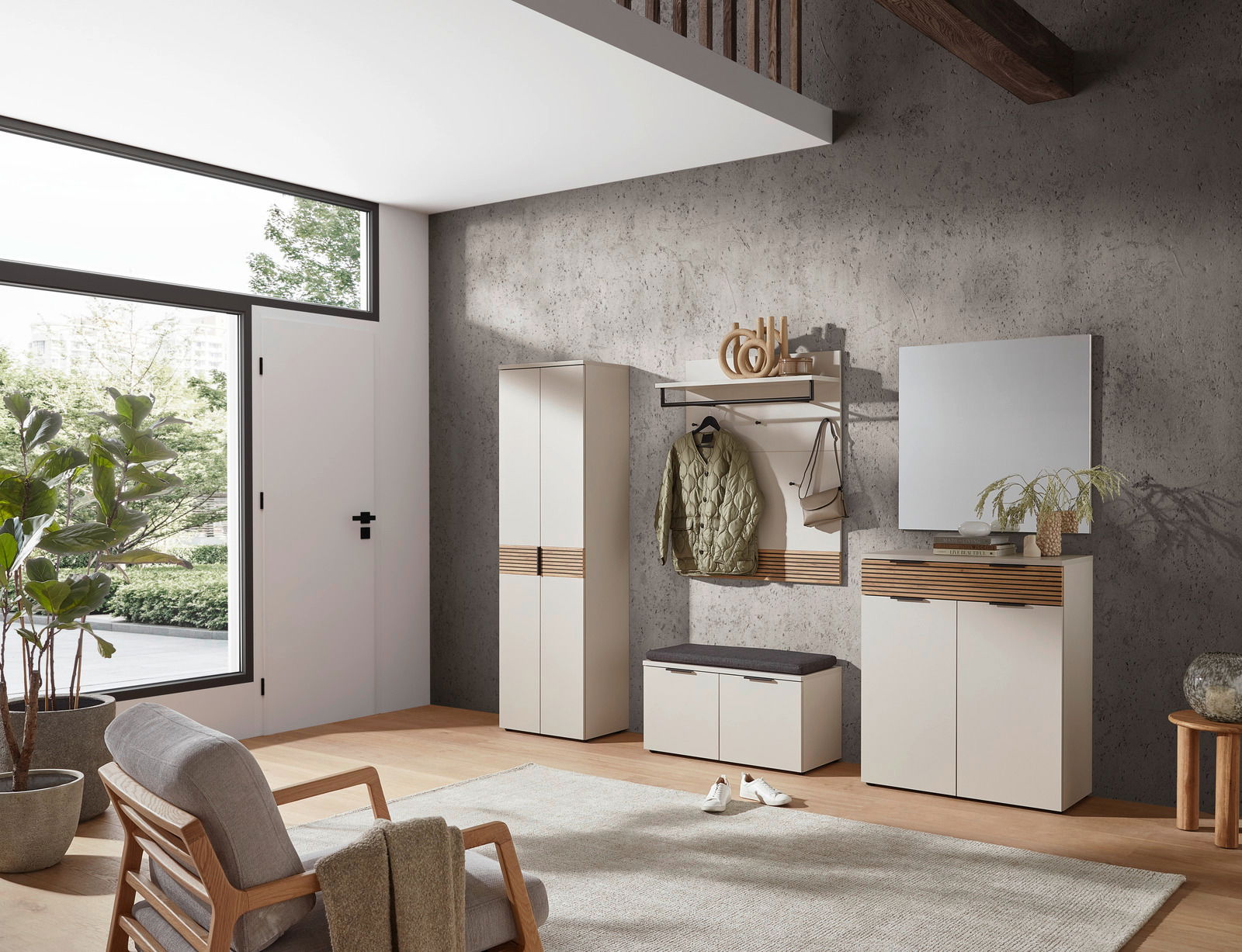 Voleo Schuhbank INDO Moderne Garderobeneinrichtung mit Spiegel, Schuhschrank, Garderobenpaneel und Sitzbank in einem hellen Raum mit Blick auf die linke Seite.