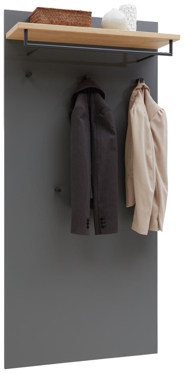 Dieter Knoll XL-Garderobenpaneel SORRENT Frontale Ansicht eines XL-Garderobenpaneels mit grauer Oberfläche, Holzboden und Haken für Kleidung.