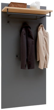 Frontale Ansicht eines XL-Garderobenpaneels mit grauer Oberfläche, Holzboden und Haken für Kleidung.