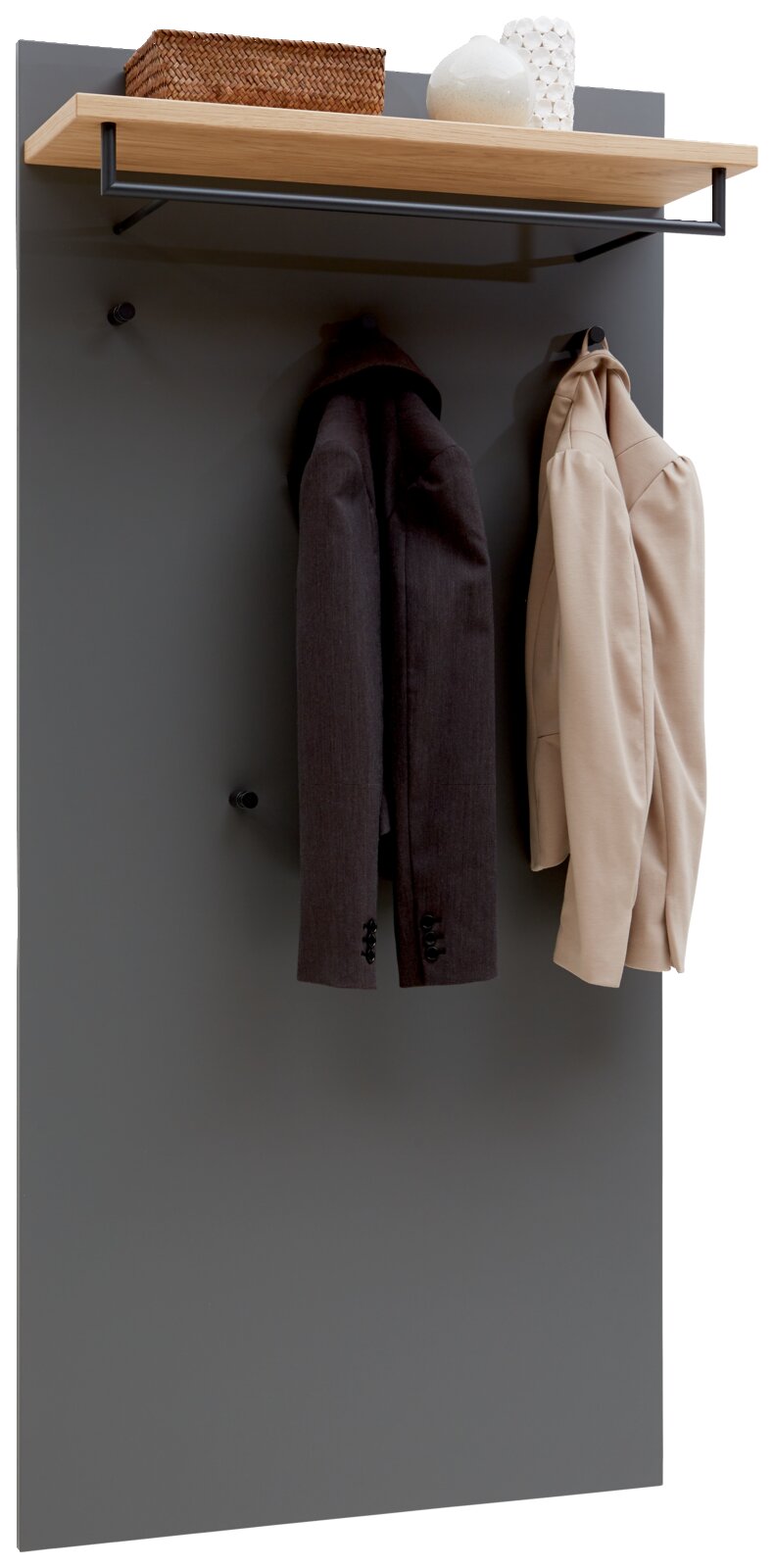 Frontale Ansicht eines XL-Garderobenpaneels mit grauer Oberfläche, Holzboden und Haken für Kleidung.
