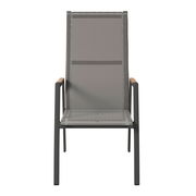 Moderner Gartensessel mit Metallrahmen und Holzarmlehnen, Frontalansicht