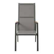 Moderner Gartensessel mit Metallrahmen und Holzarmlehnen, Frontalansicht