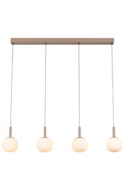 Moderne LED-Hängeleuchte mit vier kugelförmigen, weißen Lampenschirmen, aufgehängt an dünnen Kabeln von einer rechteckigen Deckenhalterung. Frontalansicht.