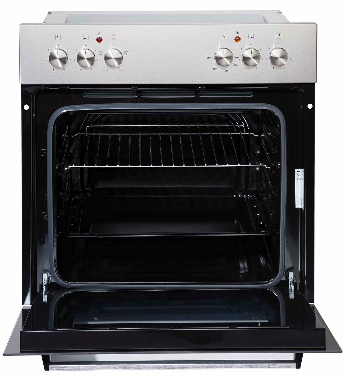 Ein moderner Backofen mit geöffneter Tür, frontal abgebildet. Sichtbar sind die Bedienelemente und die Innenausstattung mit mehreren Einschubebenen.