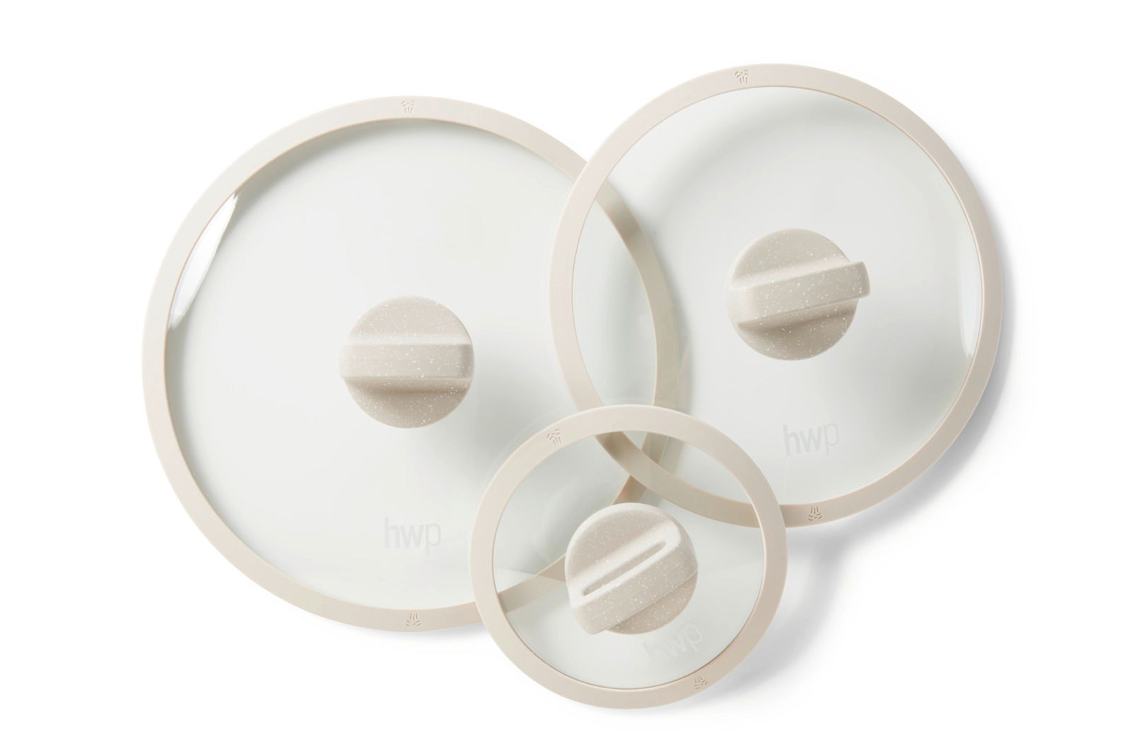 Draufsicht auf drei unterschiedlich große Glasdeckel mit cremefarbenem Rand und Griff, die Teil eines 8-teiligen Kochtopfsets sind.