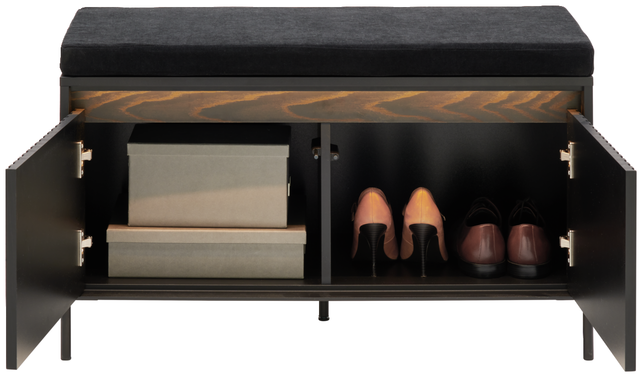 Garderobenbank mit geöffneter Frontansicht, zeigt Stauraum mit Schuhen und Kartons.
